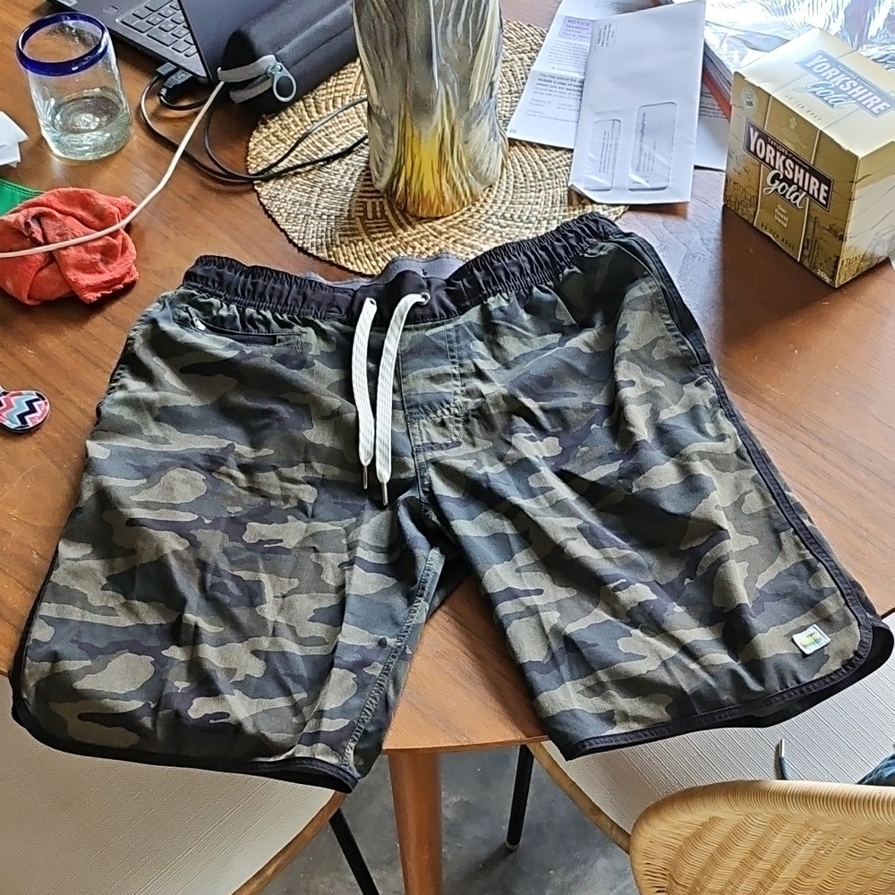VUORI Camouflage POLY SPANDEX Swim Shorts with Drawstring Size S - Picture 1 of 11
